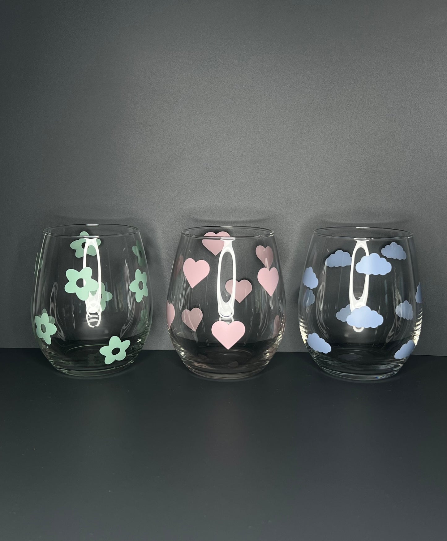 Trinkglas mit Blumen