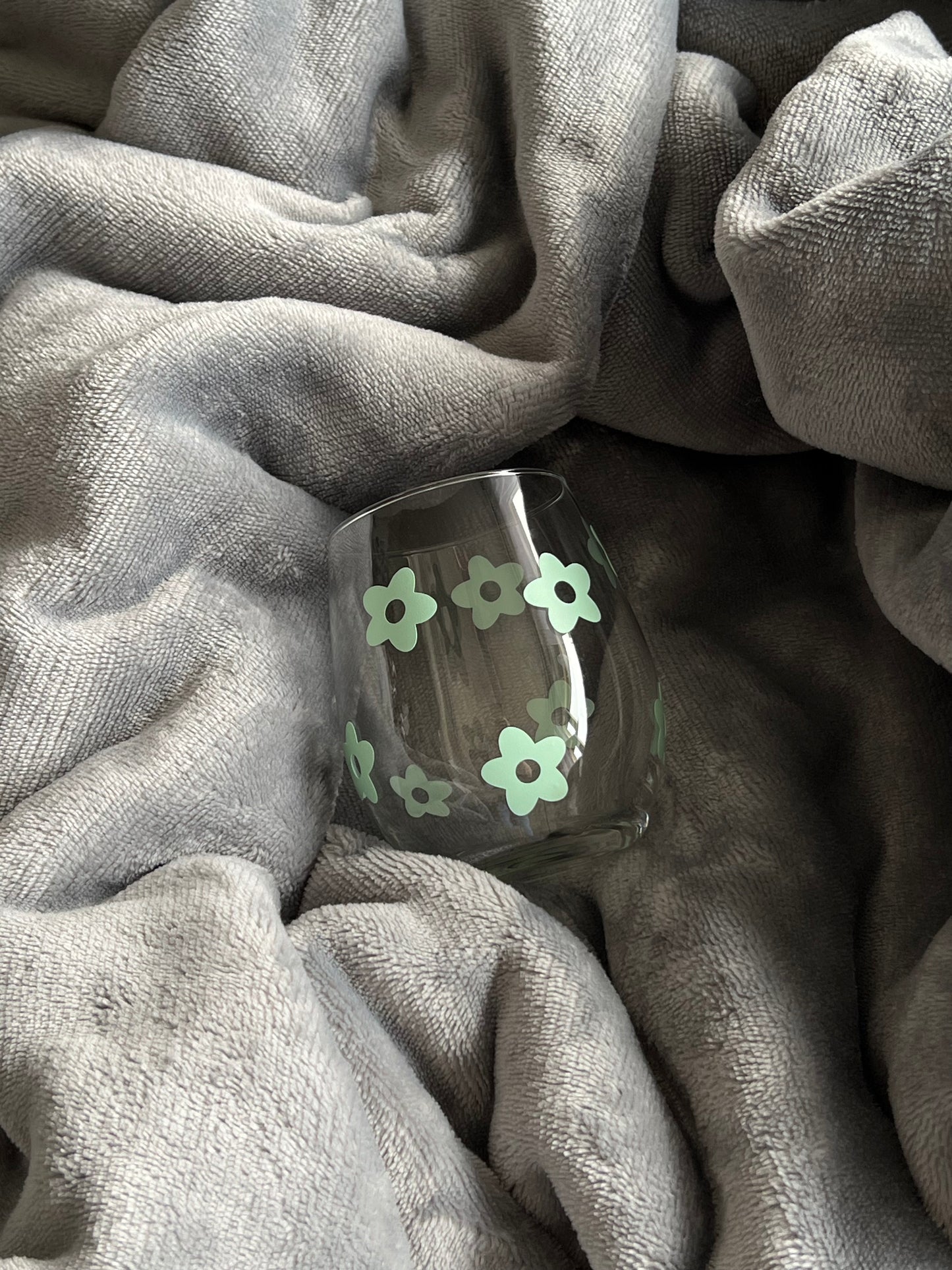 Trinkglas mit Blumen