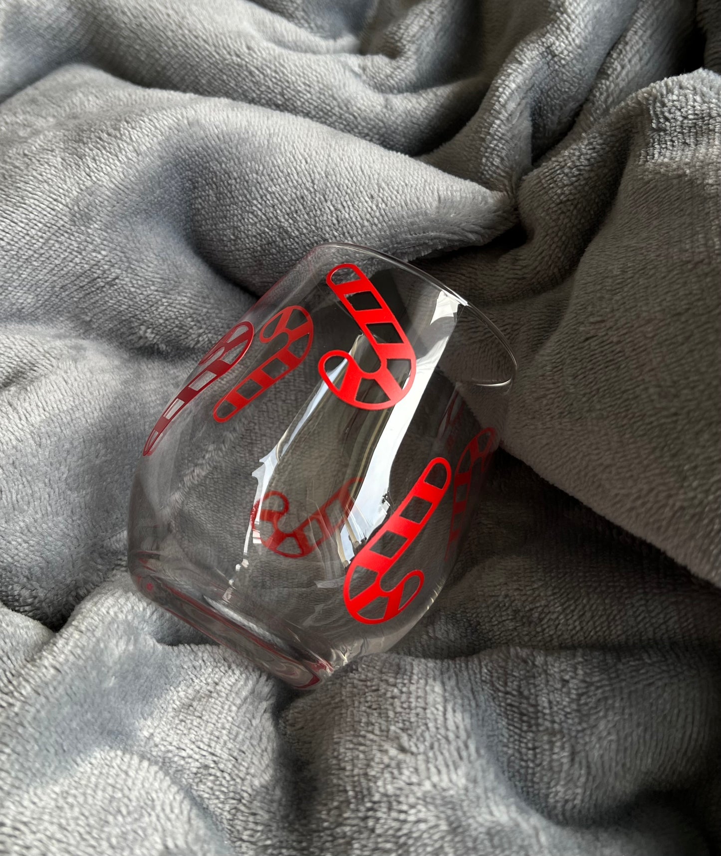 Gläser mit Weihnachtsmotiven