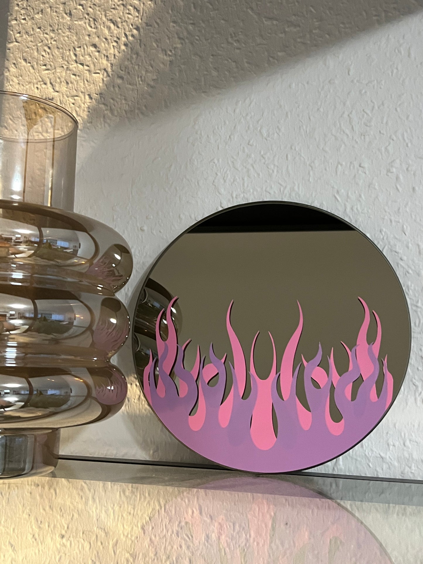 Spiegel mit Flammen