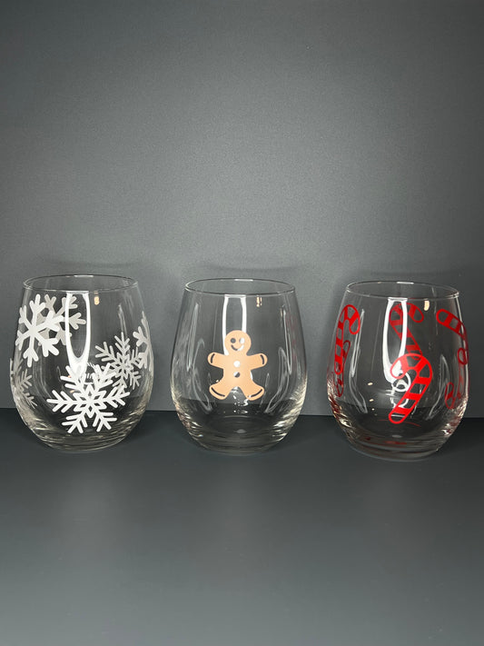 Gläser mit Weihnachtsmotiven