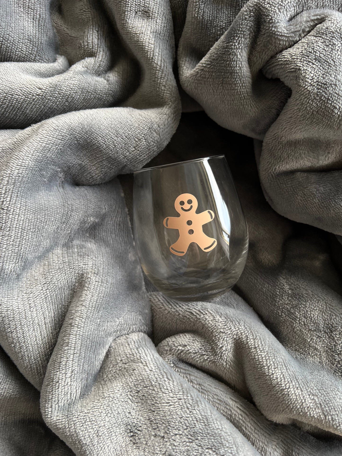 Gläser mit Weihnachtsmotiven