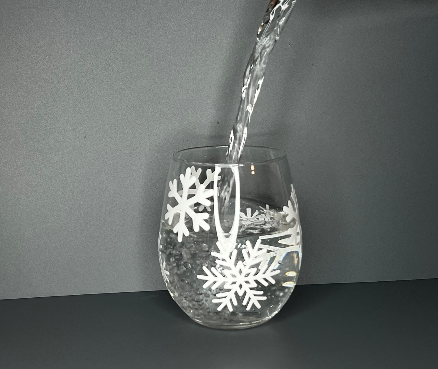 Gläser mit Weihnachtsmotiven