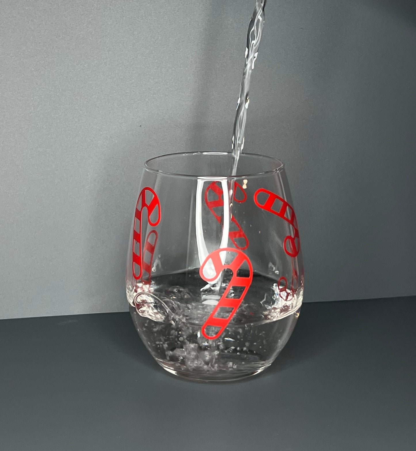 Gläser mit Weihnachtsmotiven