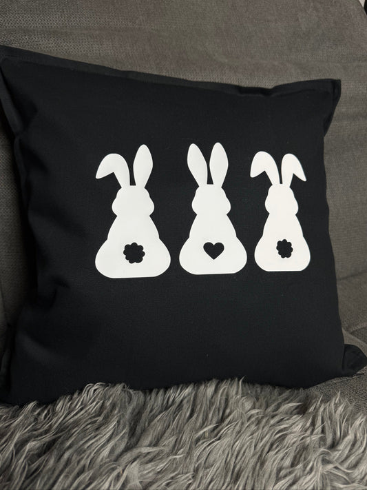 Kissen bedruckt mit Hasen in schwarz